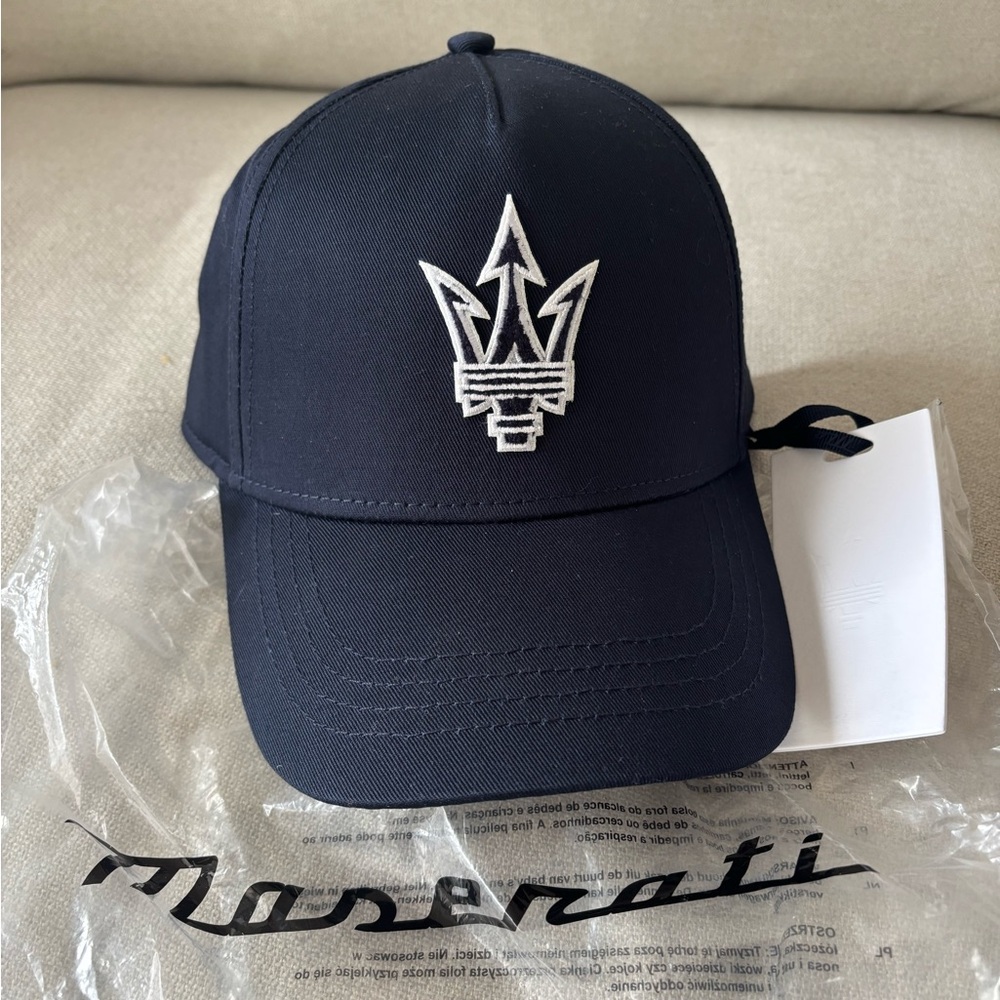 Maserati Trident Hat